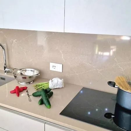 Soleil - Front Apartment